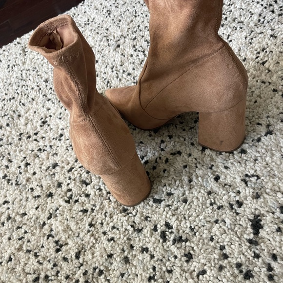 Steve Madden, size 10 slip on, tan, suede heeled boots - Picture 5 of 5
